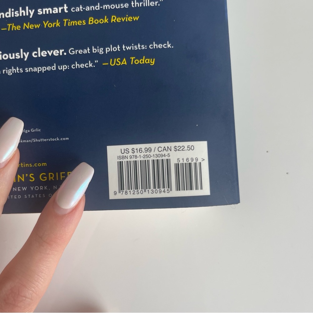 The Wife Between Us - Book by Greer Hendricks - Picture 5 of 5